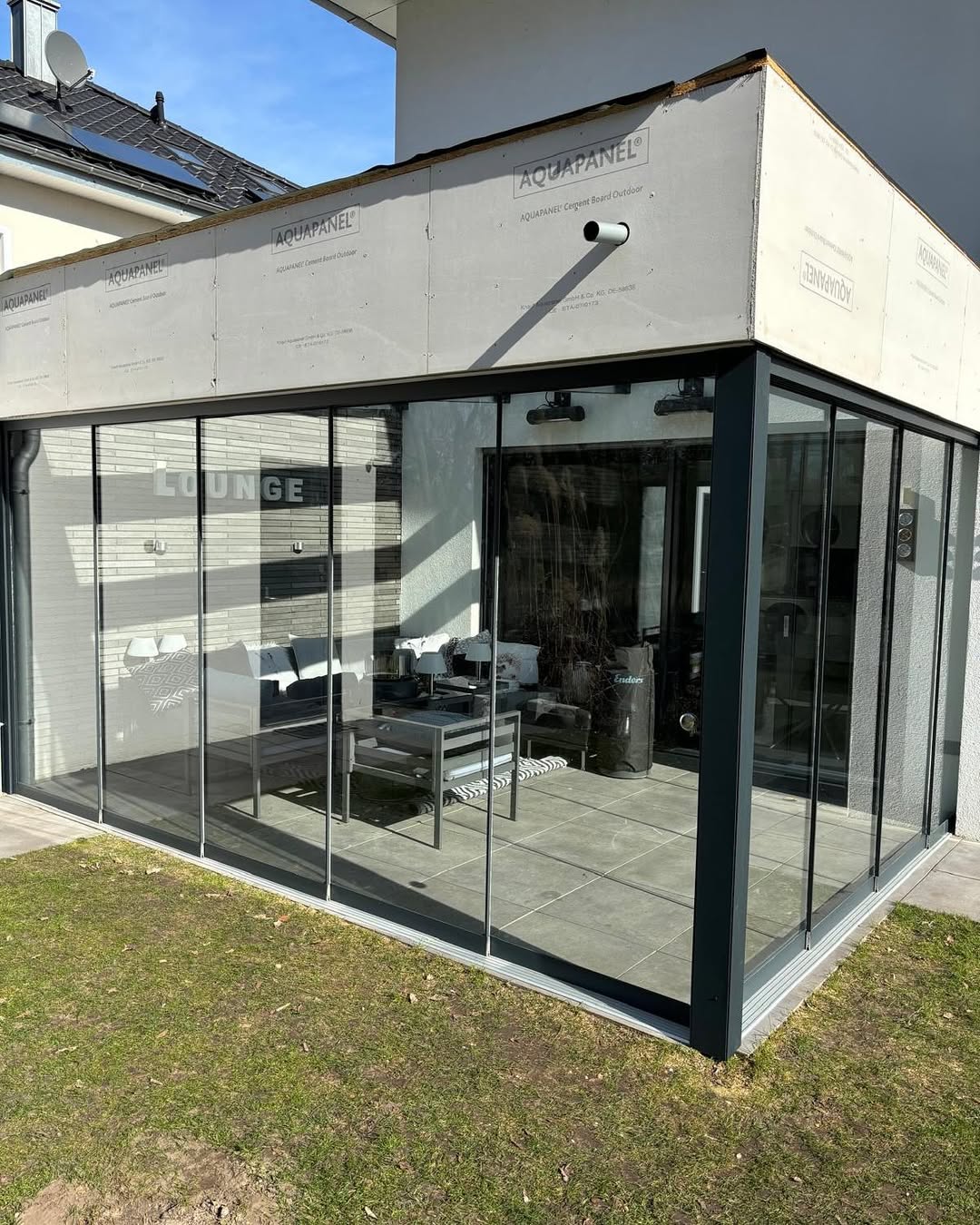 Wintergarten-Anbau mit Glasfassade